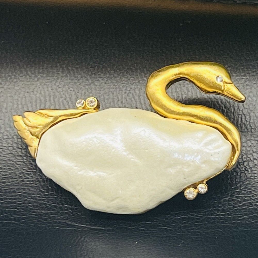 RARE Vintage JJ Faux Pearl Rhinestone Brushed Gold Swan Jonette Brooch HTF New